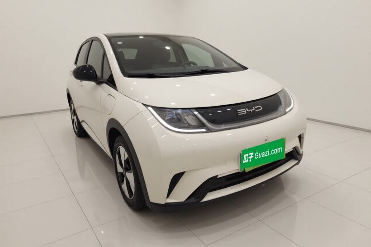 Used BYD Dolphin 2023 420 km Fashion Edition Front Right 45 Deg