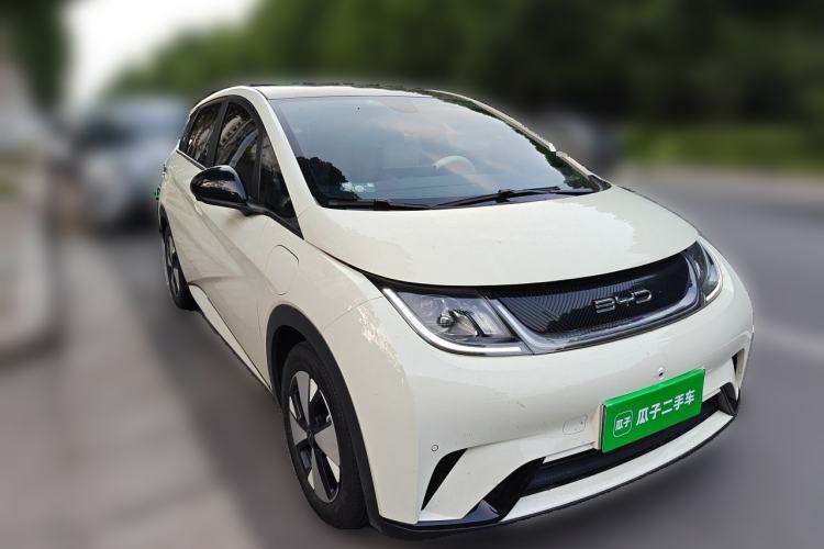 Used BYD Dolphin 2023 420 km Fashion Edition Front Right 45 Deg