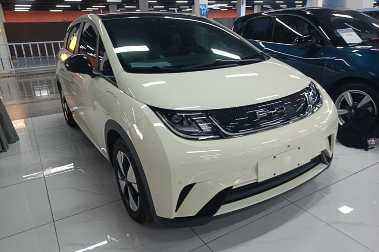Used BYD Dolphin 2023 420 km Fashion Edition Front Right 45 Deg