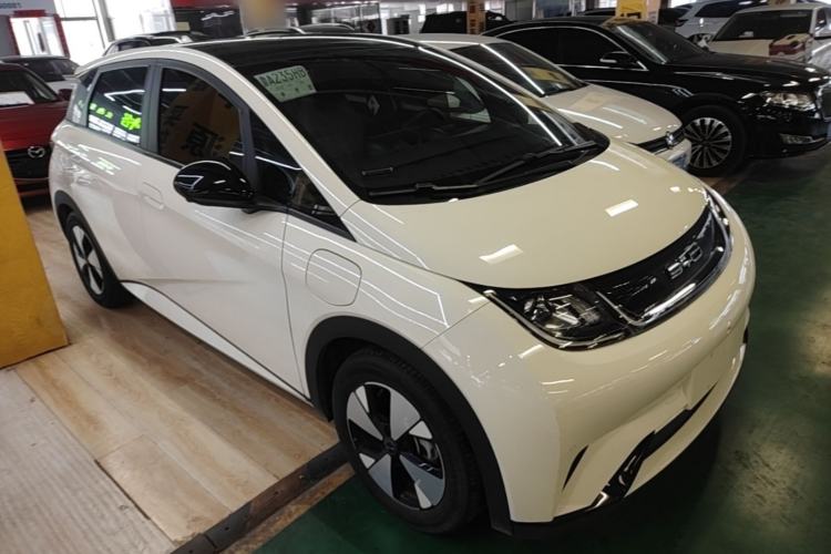 Used BYD Dolphin 2023 420 km Fashion Edition Front Right 45 Deg