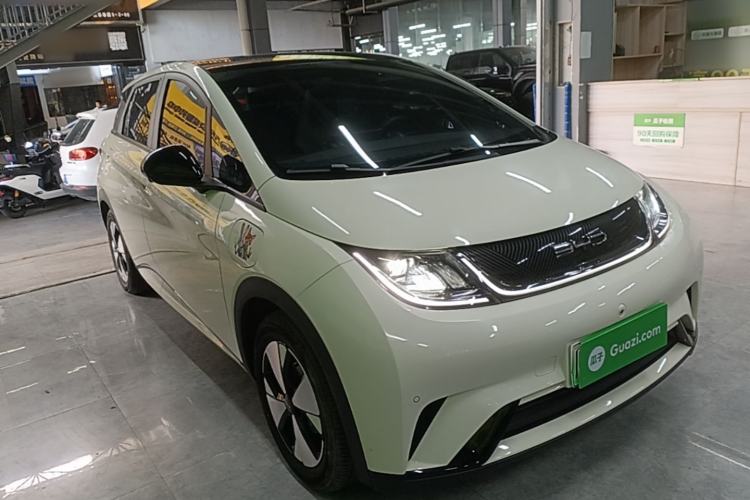 Used BYD Dolphin 2023 420 km Fashion Edition Front Right 45 Deg