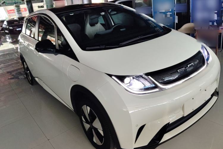 Used BYD Dolphin 2023 420 km Fashion Edition Front Right 45 Deg