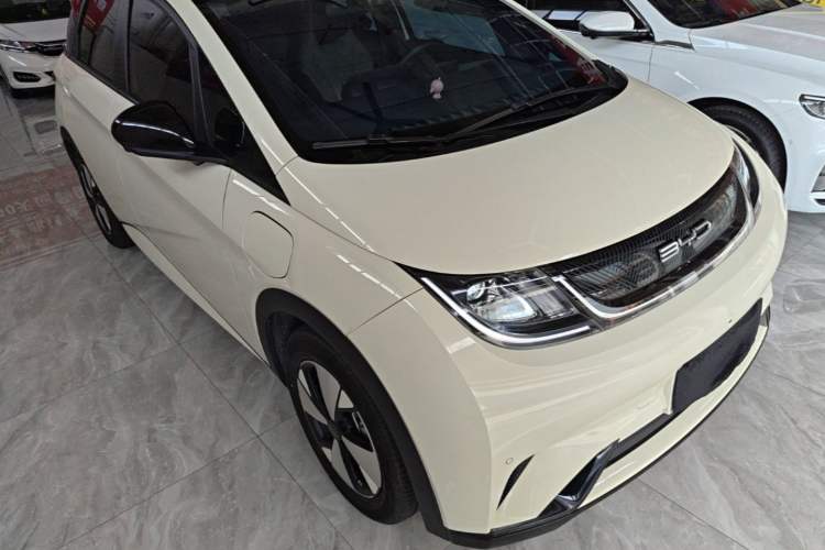 Used BYD Dolphin 2023 420 km Fashion Edition Front Right 45 Deg