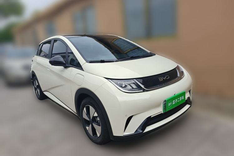 Used BYD Dolphin 2023 420 km Fashion Edition Front Right 45 Deg