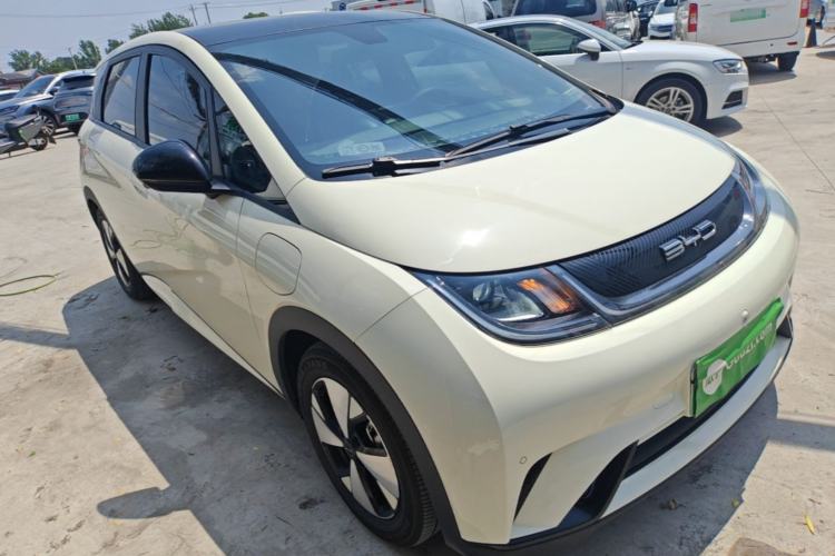 Used BYD Dolphin 2023 420 km Fashion Edition Front Right 45 Deg