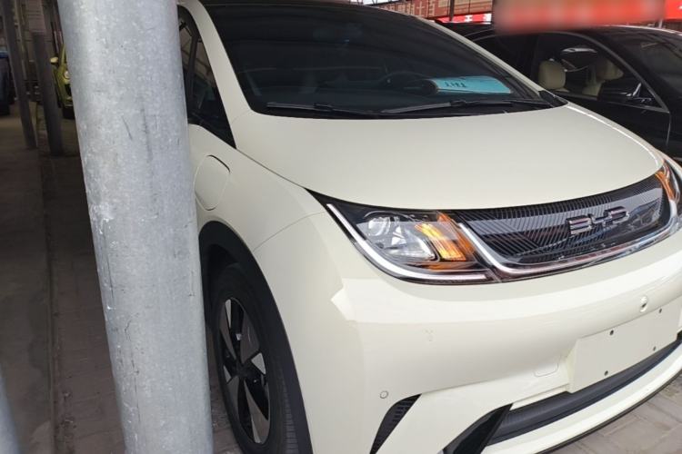 Used BYD Dolphin 2023 420 km Fashion Edition Front Right 45 Deg