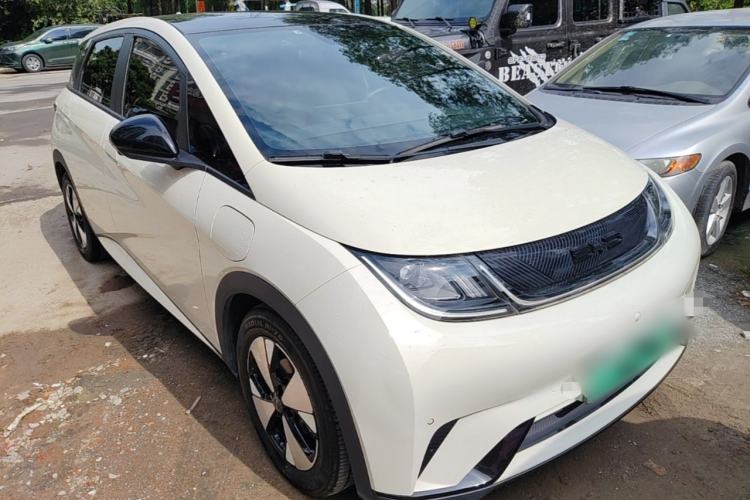 Used BYD Dolphin 2023 420 km Fashion Edition Front Right 45 Deg