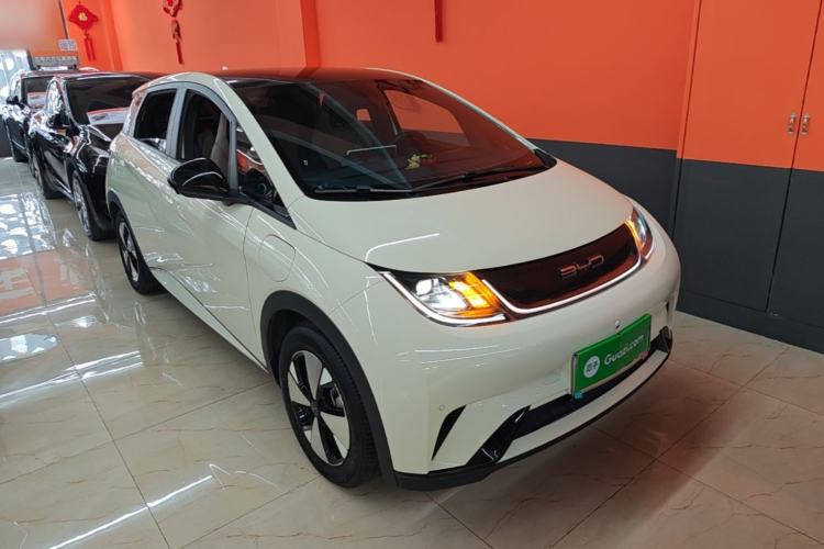 Used BYD Dolphin 2023 420 km Fashion Edition Front Right 45 Deg