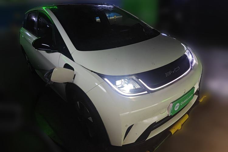 Used BYD Dolphin 2023 420 km Fashion Edition Front Right 45 Deg