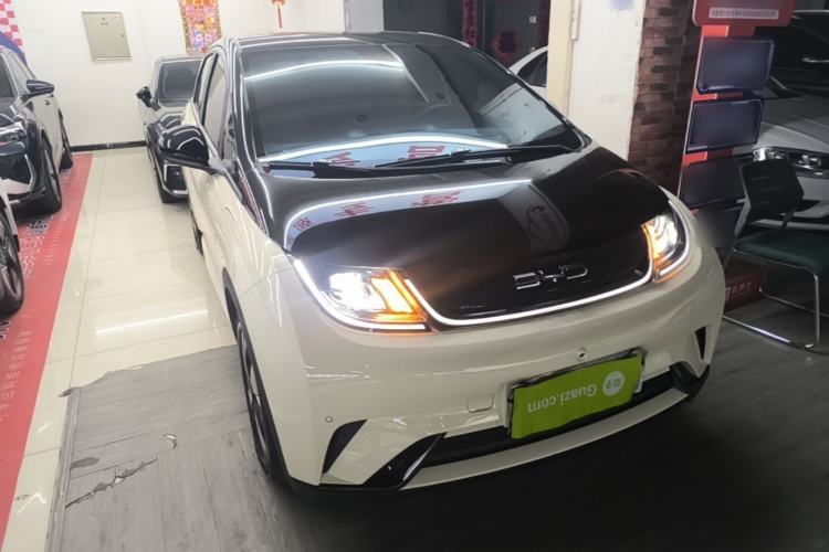 Used BYD Dolphin 2023 420 km Fashion Edition Front Right 45 Deg