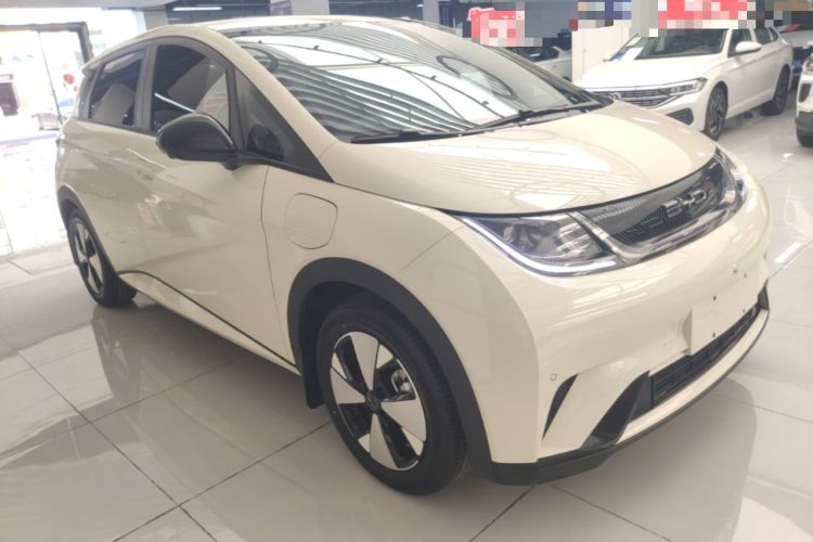 Used BYD Dolphin 2023 420 km Fashion Edition Front Right 45 Deg
