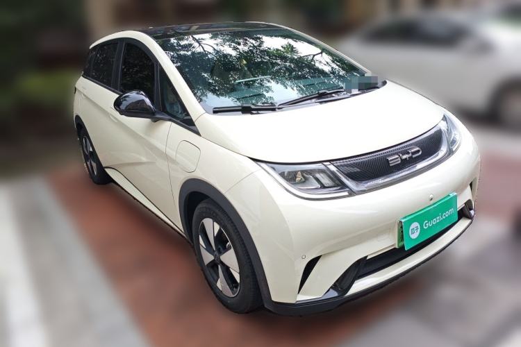 Used BYD Dolphin 2023 420 km Fashion Edition Front Right 45 Deg