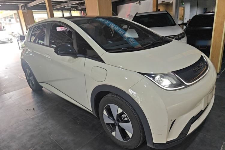 Used BYD Dolphin 2023 420 km Fashion Edition Front Right 45 Deg