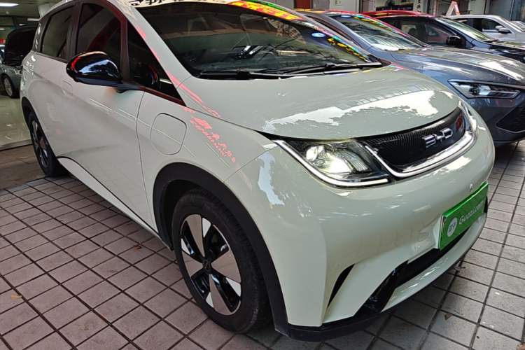 Used BYD Dolphin 2023 420 km Fashion Edition Front Right 45 Deg