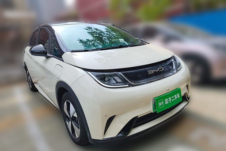 Used BYD Dolphin 2023 420 km Fashion Edition Front Right 45 Deg