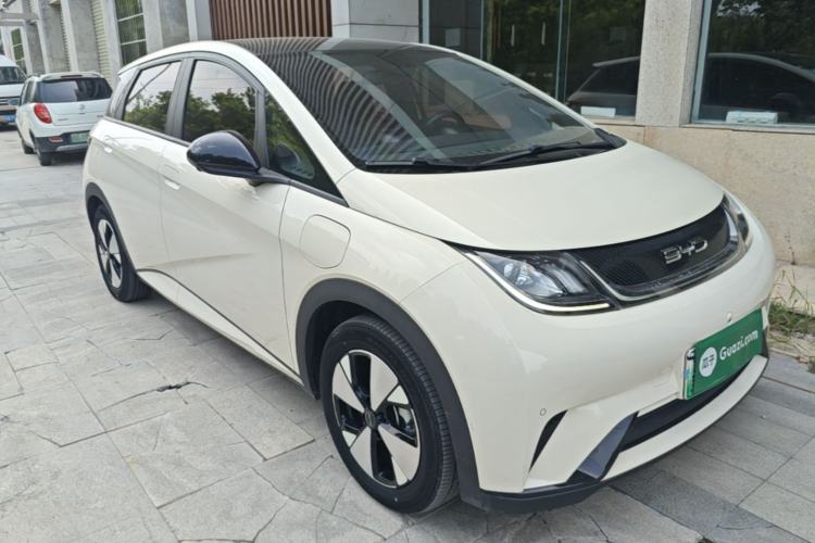 Used BYD Dolphin 2023 420 km Fashion Edition Front Right 45 Deg
