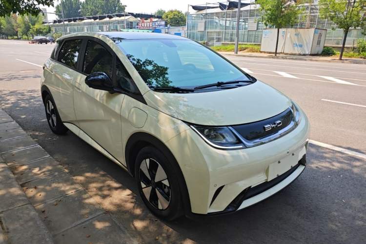 Used BYD Dolphin 2023 420 km Fashion Edition Front Right 45 Deg