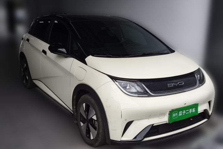 Used BYD Dolphin 2023 420 km Fashion Edition Front Right 45 Deg