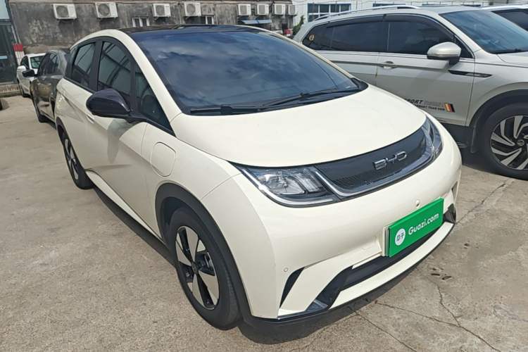 Used BYD Dolphin 2023 420 km Fashion Edition Front Right 45 Deg