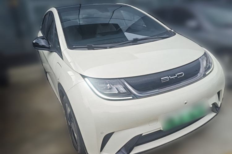 Used BYD Dolphin 2023 420 km Fashion Edition Front Right 45 Deg