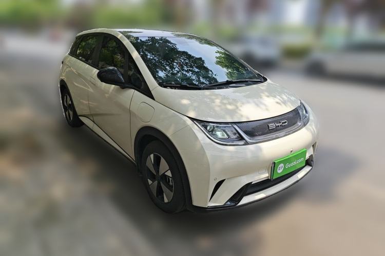 Used BYD Dolphin 2023 420 km Fashion Edition Front Right 45 Deg
