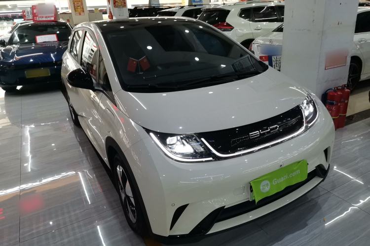 Used BYD Dolphin 2023 420 km Fashion Edition Front Right 45 Deg