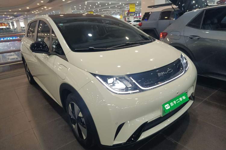 Used BYD Dolphin 2023 420 km Fashion Edition Front Right 45 Deg