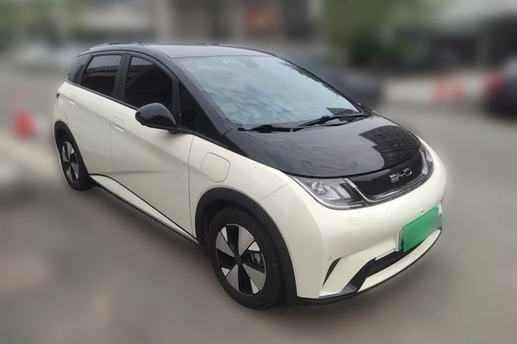 Used BYD Dolphin 2023 420 km Fashion Edition Front Right 45 Deg
