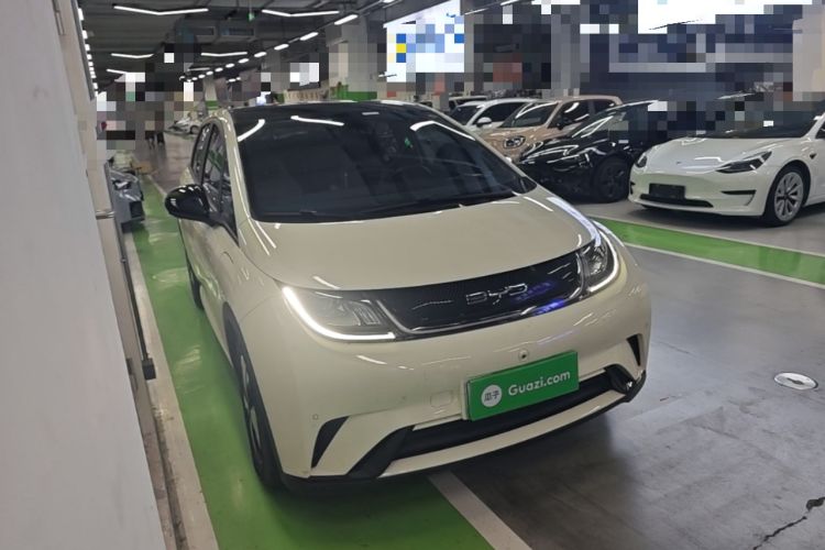 Used BYD Dolphin 2023 420 km Fashion Edition Front Right 45 Deg
