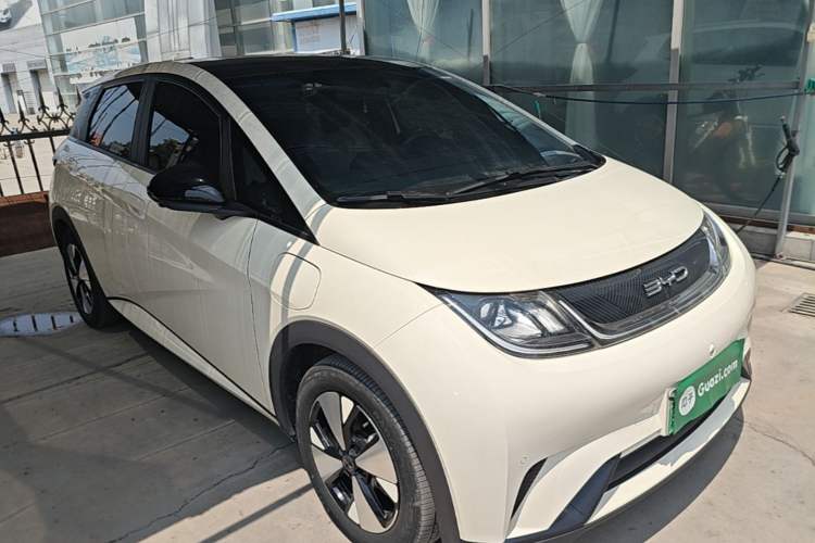 Used BYD Dolphin 2023 420 km Fashion Edition Front Right 45 Deg
