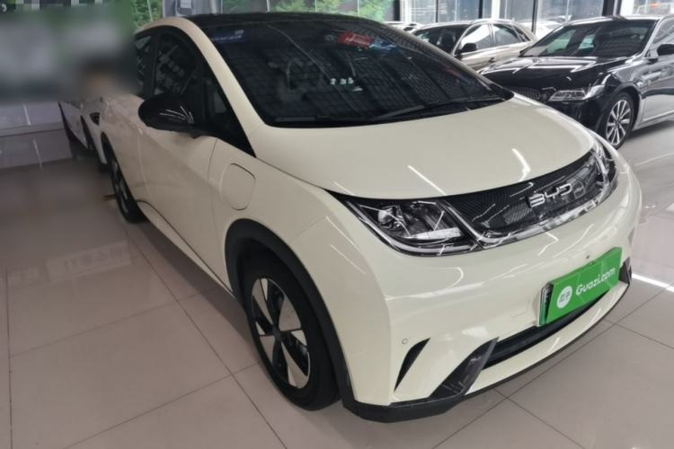 Used BYD Dolphin 2023 420 km Fashion Edition Front Right 45 Deg