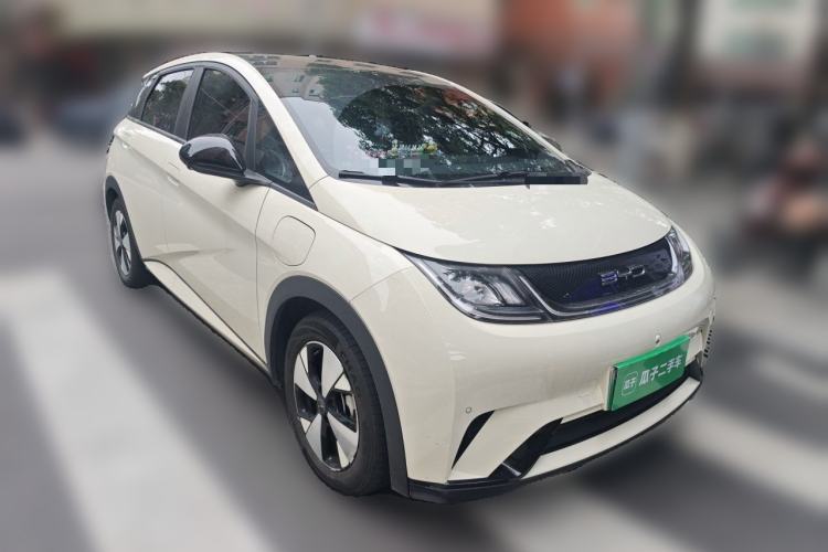 Used BYD Dolphin 2023 420 km Fashion Edition Front Right 45 Deg
