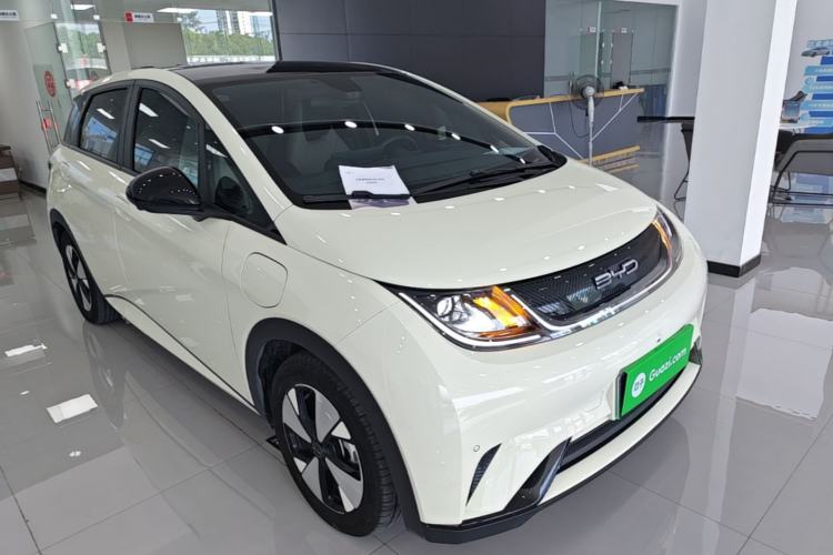 Used BYD Dolphin 2023 420 km Fashion Edition Front Right 45 Deg