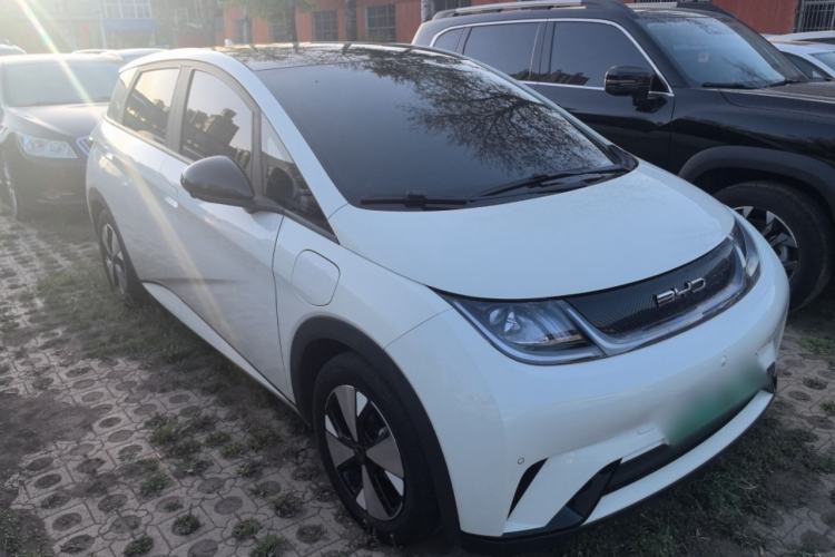 Used BYD Dolphin 2023 420 km Fashion Edition Front Right 45 Deg