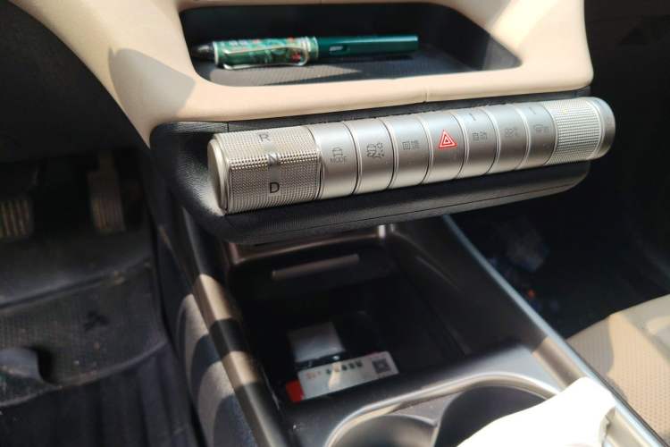 Used BYD Dolphin 2023 420 km Fashion Edition Gear Lever