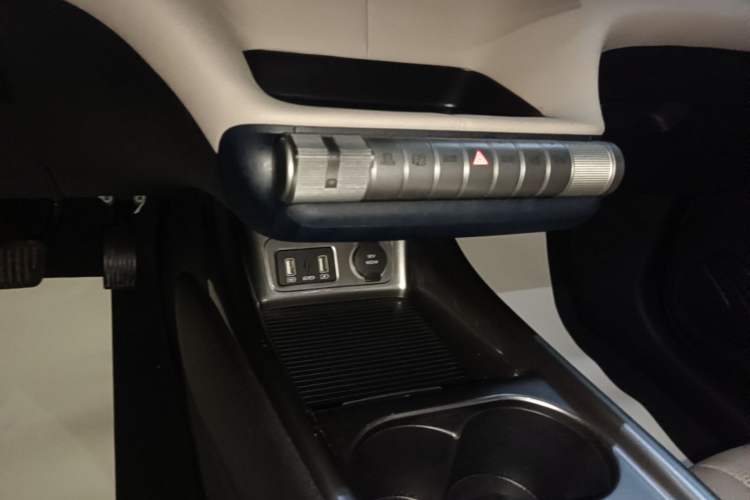 Used BYD Dolphin 2023 420 km Fashion Edition Gear Lever