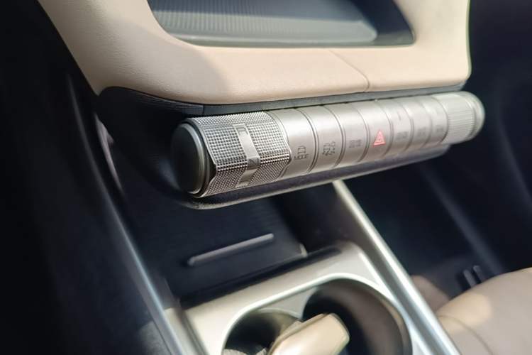 Used BYD Dolphin 2023 420 km Fashion Edition Gear Lever