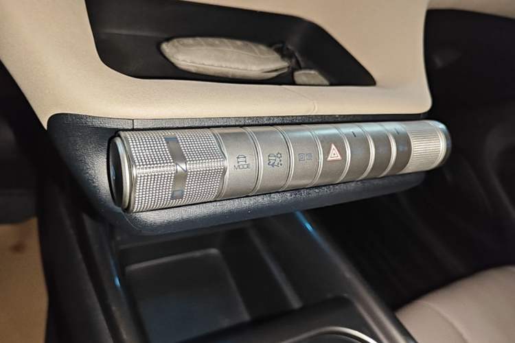 Used BYD Dolphin 2023 420 km Fashion Edition Gear Lever