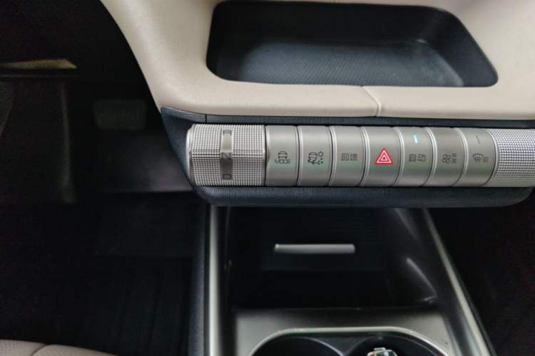 Used BYD Dolphin 2023 420 km Fashion Edition Gear Lever