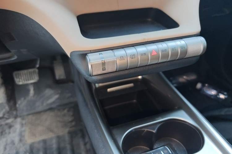 Used BYD Dolphin 2023 420 km Fashion Edition Gear Lever