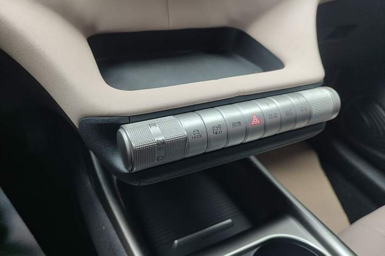 Used BYD Dolphin 2023 420 km Fashion Edition Gear Lever