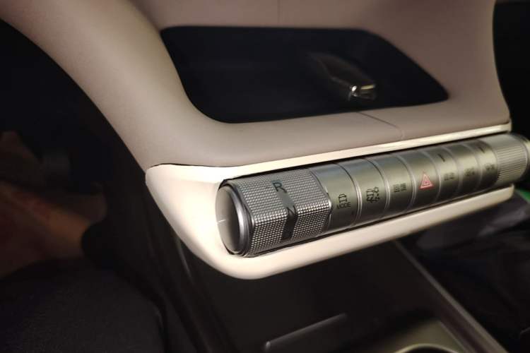 Used BYD Dolphin 2023 420 km Free Version Gear Lever