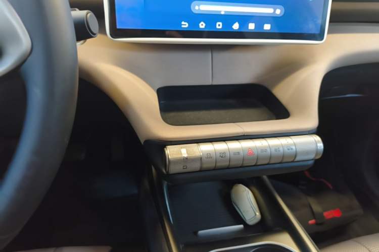 Used BYD Dolphin 2023 420 km Fashion Edition Gear Lever