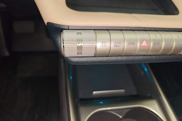 Used BYD Dolphin 2023 420 km Fashion Edition Gear Lever