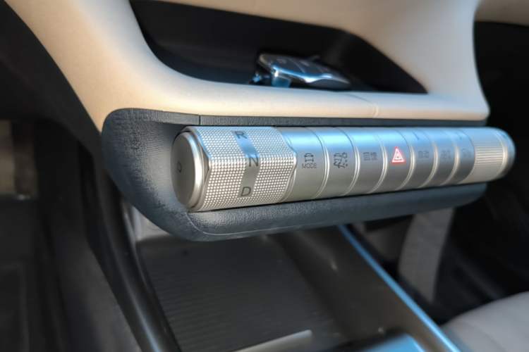 Used BYD Dolphin 2023 420 km Fashion Edition Gear Lever