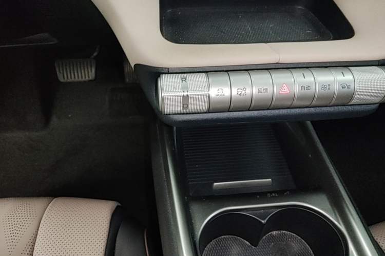 Used BYD Dolphin 2023 420 km Fashion Edition Gear Lever