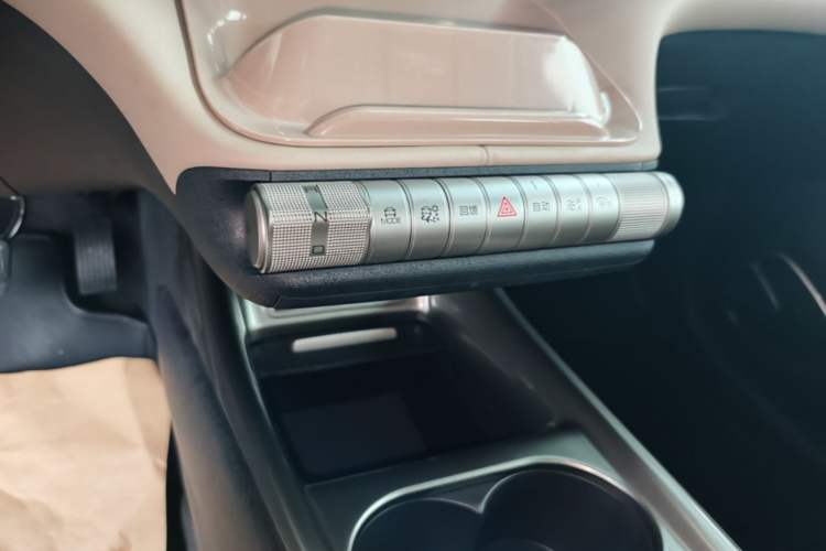 Used BYD Dolphin 2023 420 km Fashion Edition Gear Lever