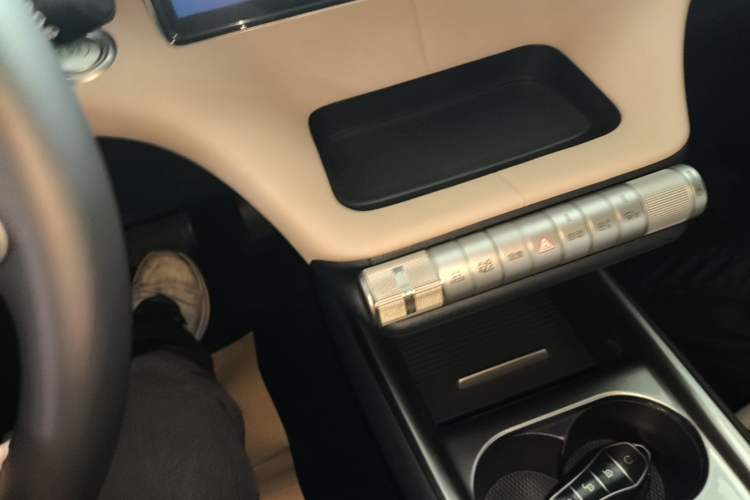 Used BYD Dolphin 2023 420 km Fashion Edition Gear Lever