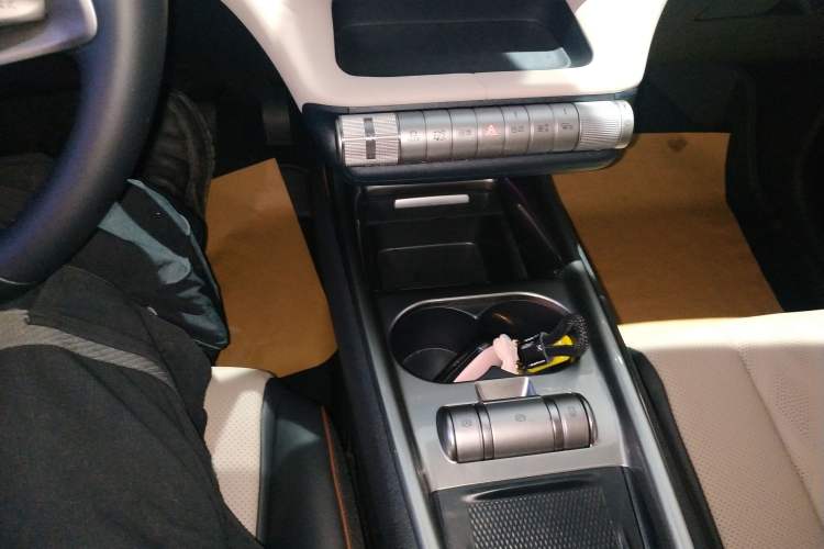 Used BYD Dolphin 2023 420 km Fashion Edition Gear Lever