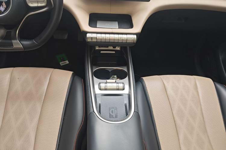 Used BYD Dolphin 2023 420 km Fashion Edition Gear Lever